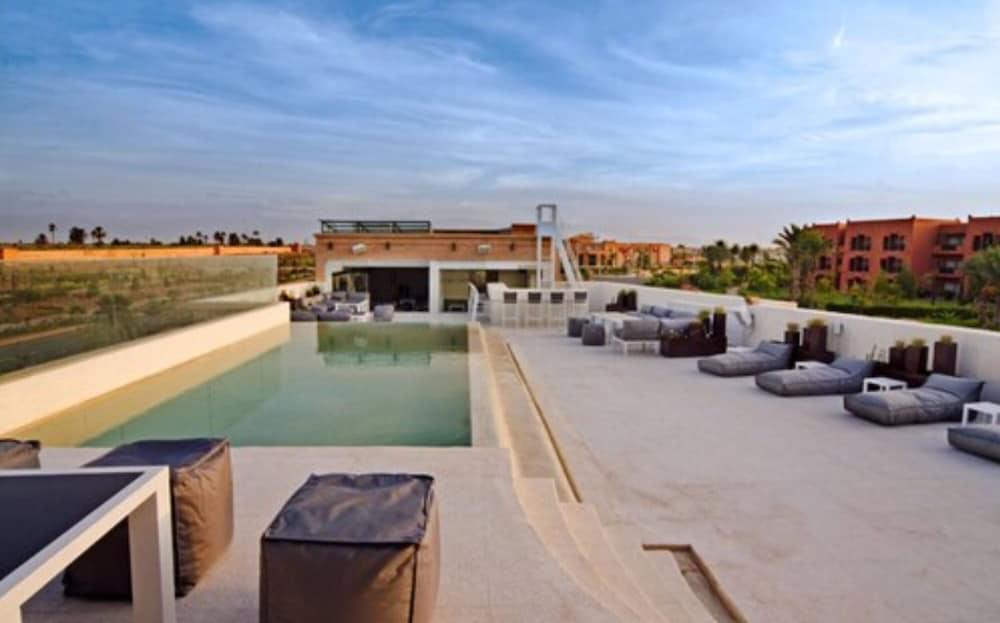 Cesar Resort&Spa Marrakesh Bagian luar foto The rooftop pool at the hotel