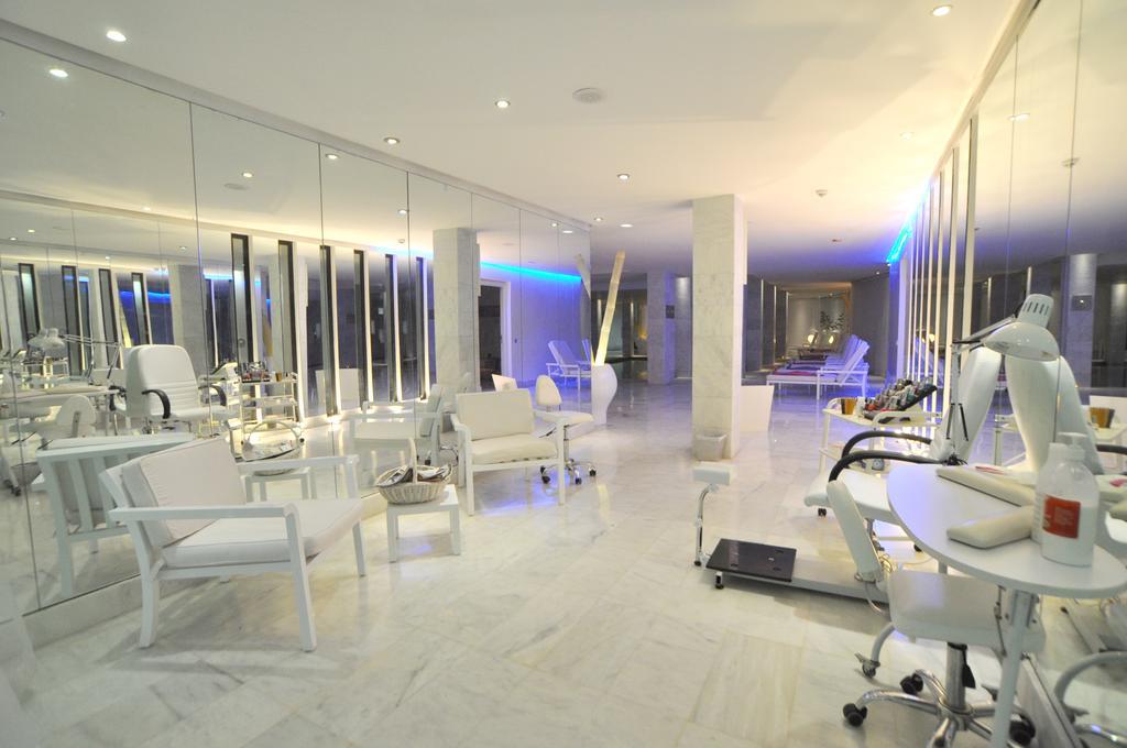 Cesar Resort&Spa Marrakesh Bagian luar foto The interior of the clinic